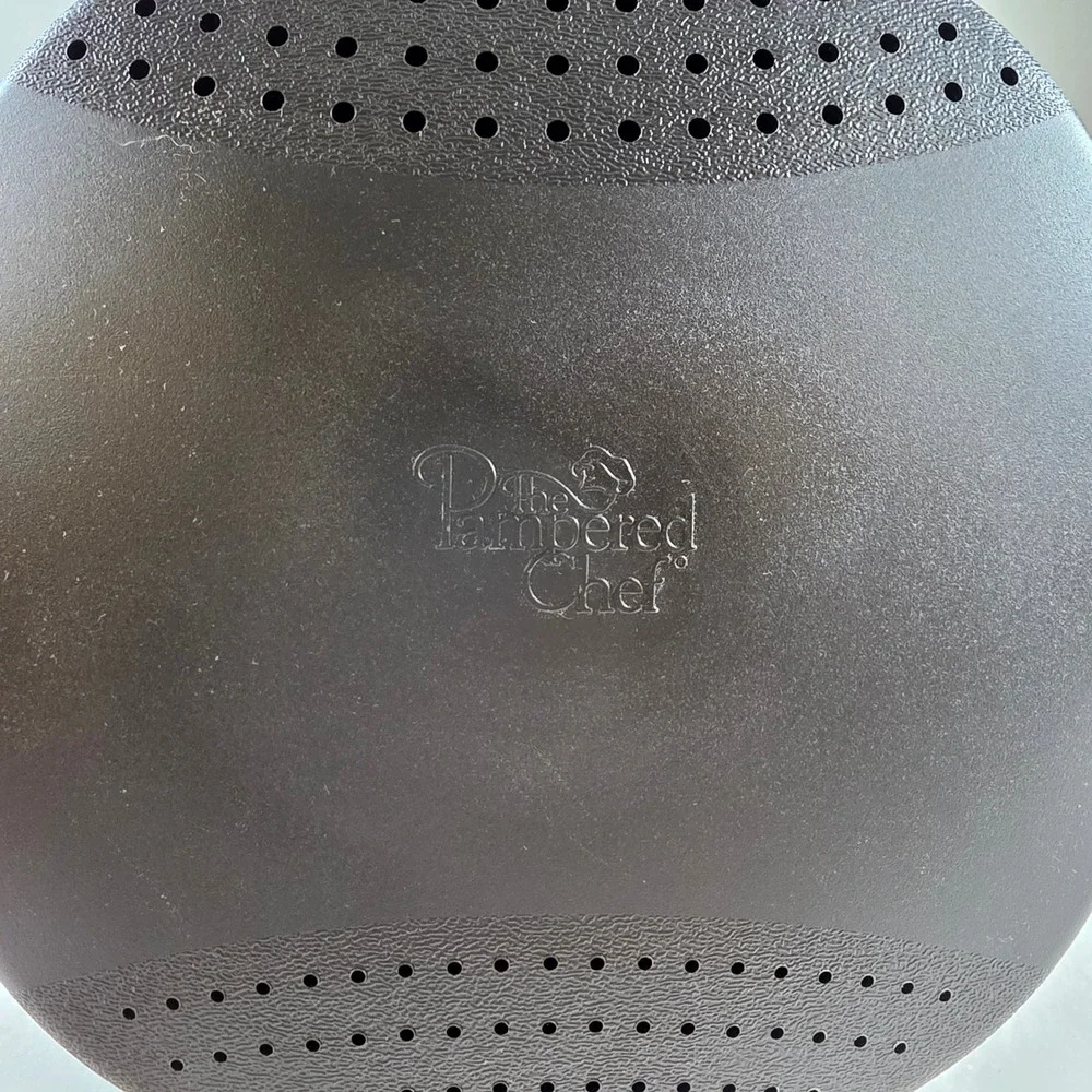 Pampered Chef 2 Qt Covered Micro-Cooker Black Microwave Steamer Pot 2778 USA
